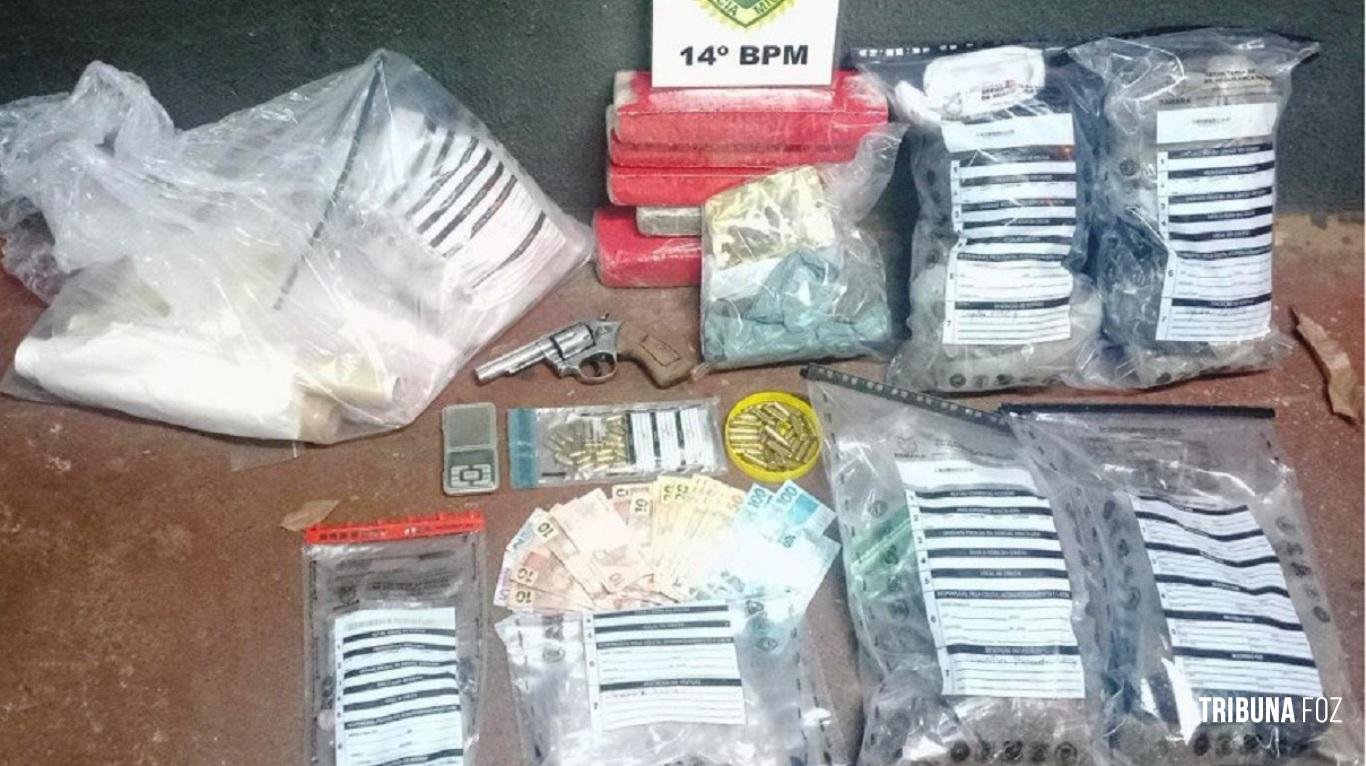PM prende dois indivíduos por tráfico de drogas e posse irregular de arma de fogo no bairro Três Lagoas, em Foz do Iguaçu