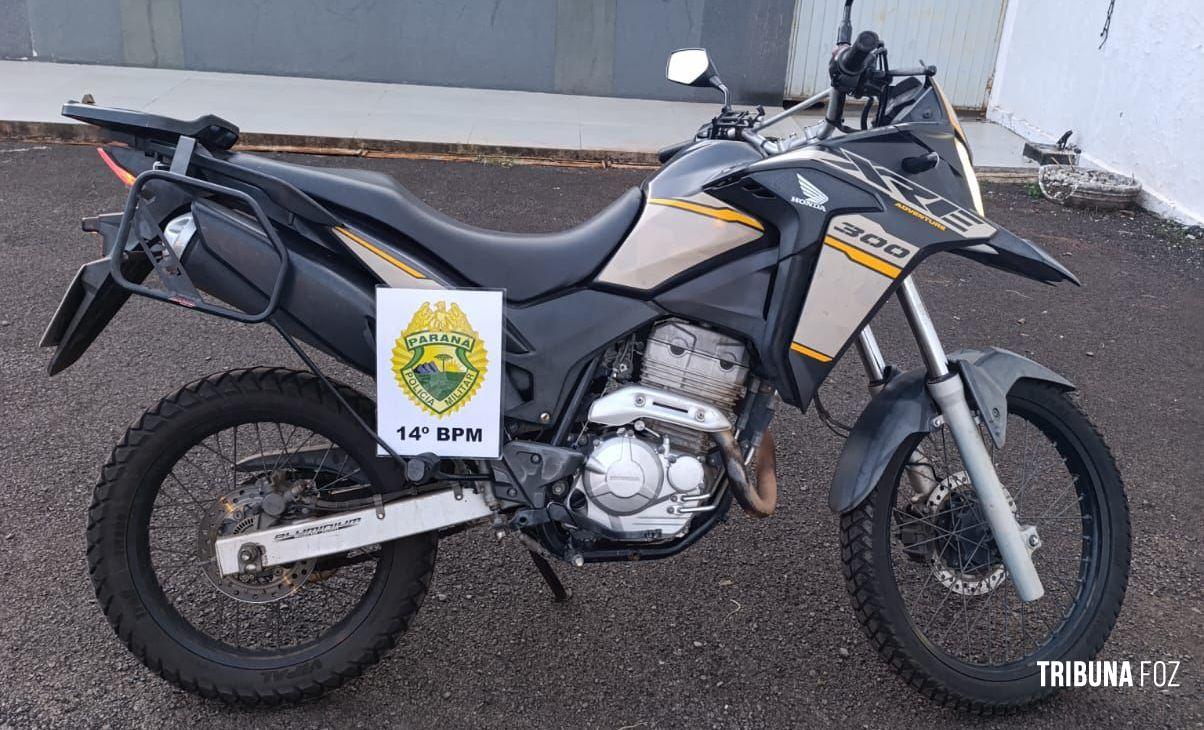 PM prende suspeito por adulteração de sinal identificador e recupera motocicleta no bairro Três Lagoas 