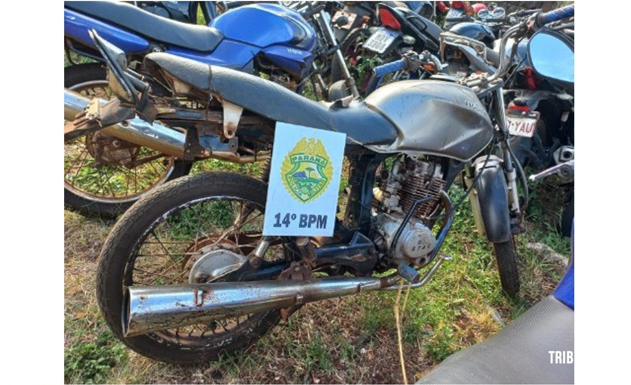 Policia Militar remove motocicleta abandonada na zona rural de Medianeira