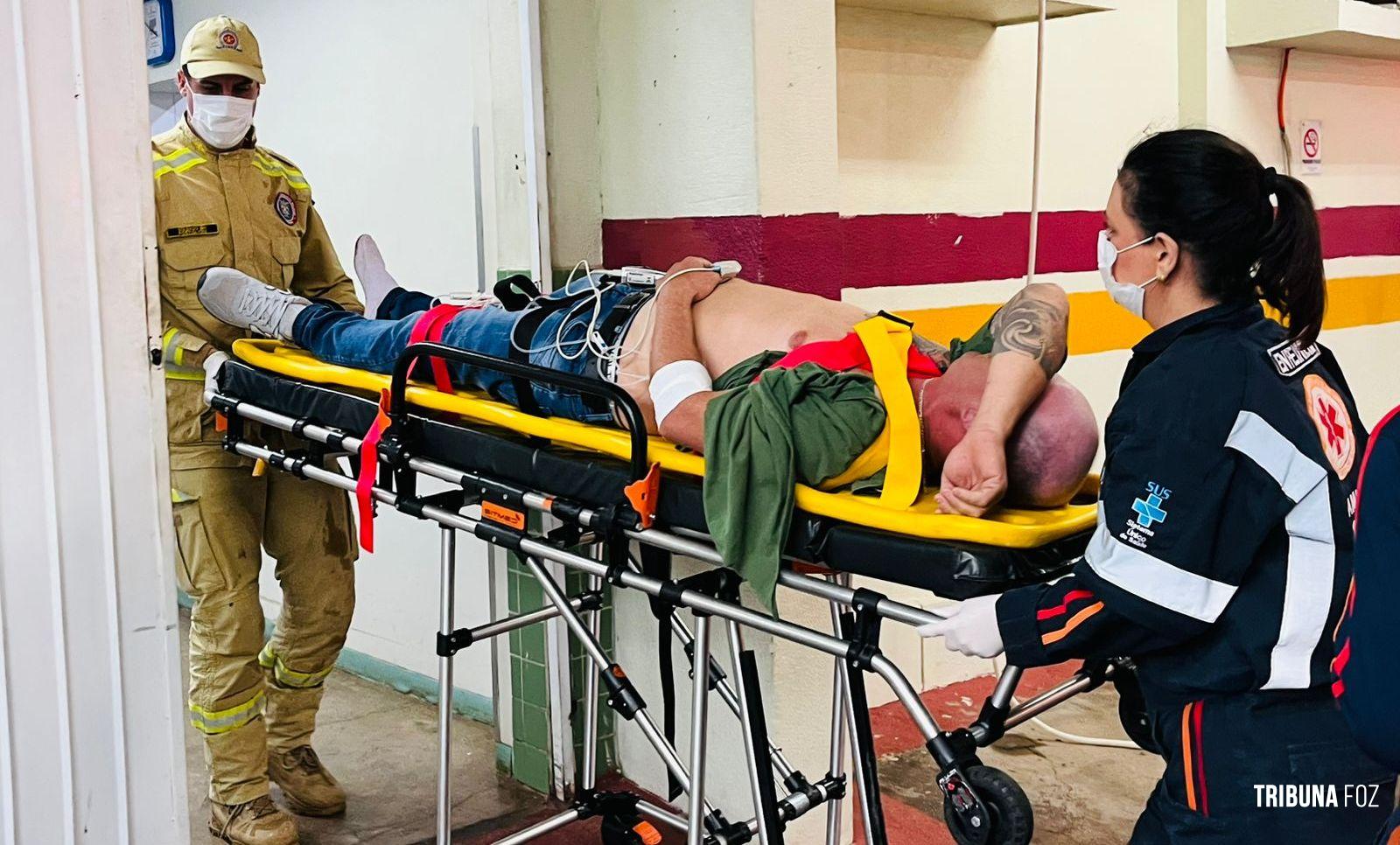 Após perseguição, caminhonete é fuzilada e homem fica ferido por disparos de arma de fogo no Bairro Três Lagoas