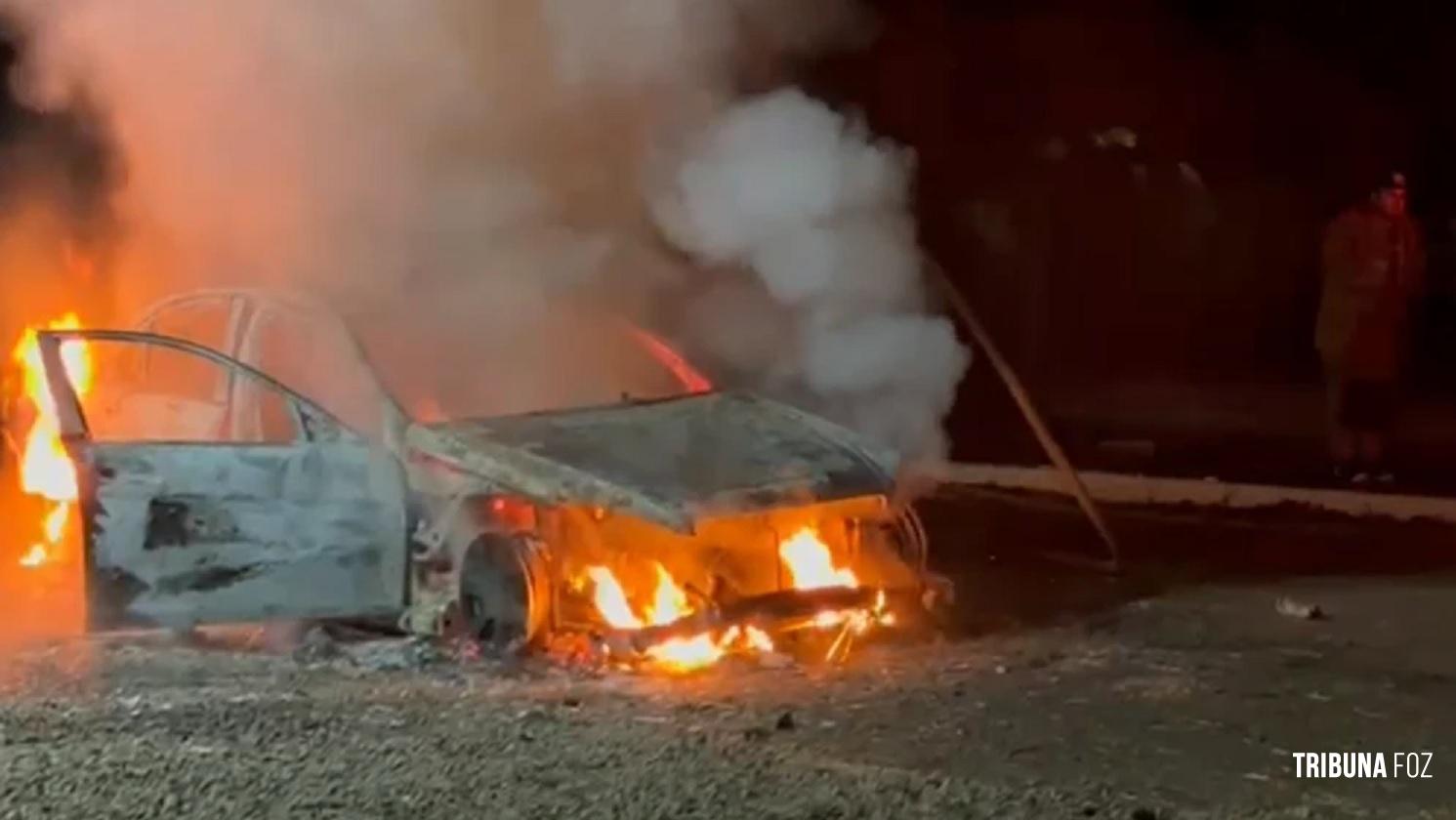 Autoridades investigam a causa de incêndio de veículo em Ciudad del Este