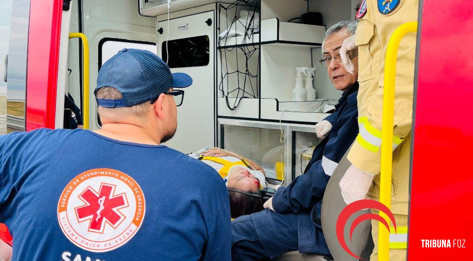 Colisão entre carro e moto na marginal da BR-277 deixa mulher ferida em Foz do Iguaçu