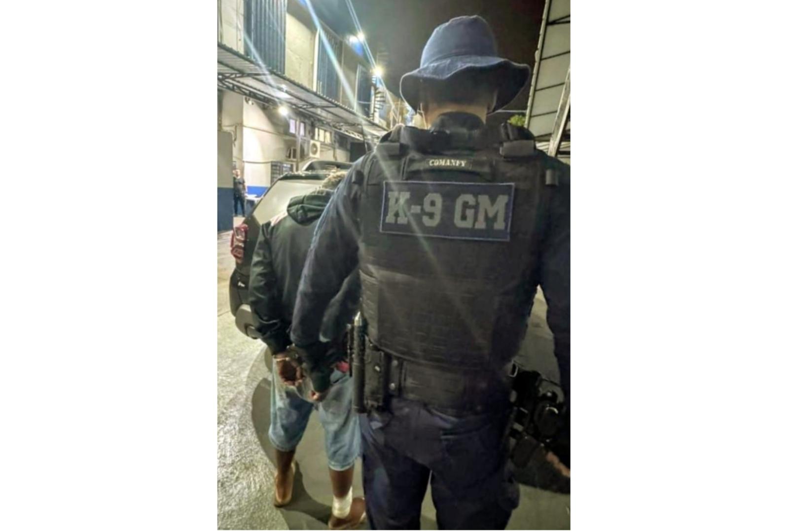 Foragido por descumprimento de medida protetiva é preso pela equipe K9 da Guarda Municipal