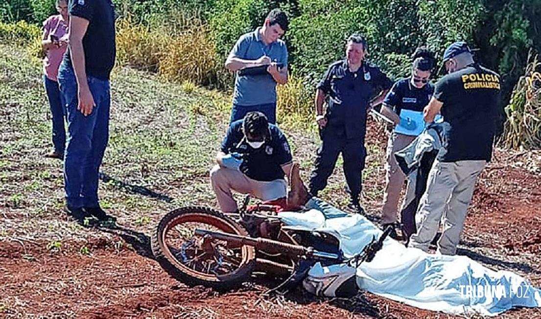 Homem é encontrado com tiro na cabeça ao lado de sua moto no Paraguai