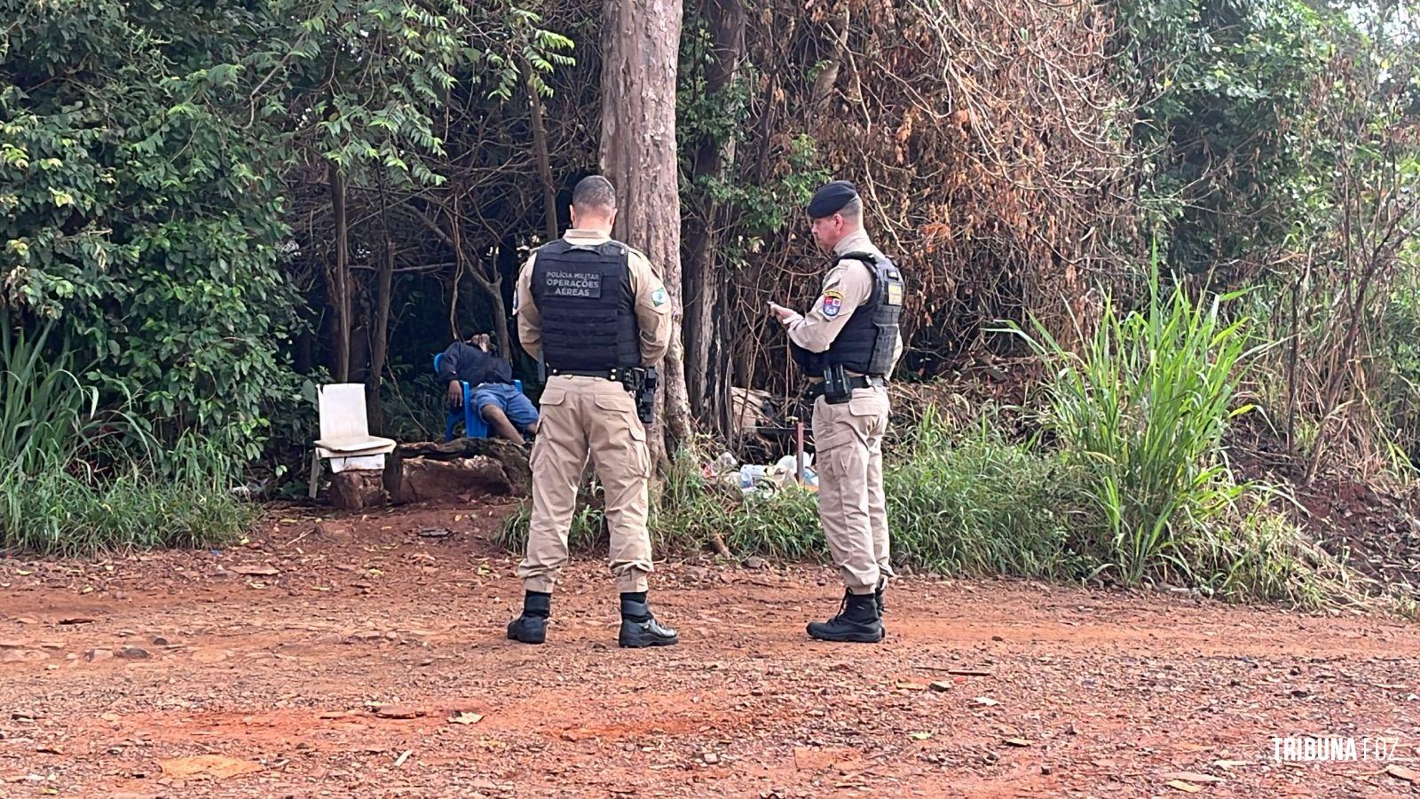 Homem e morto com disparos de arma de fogo na cabeça no bairro Porto Meira 
