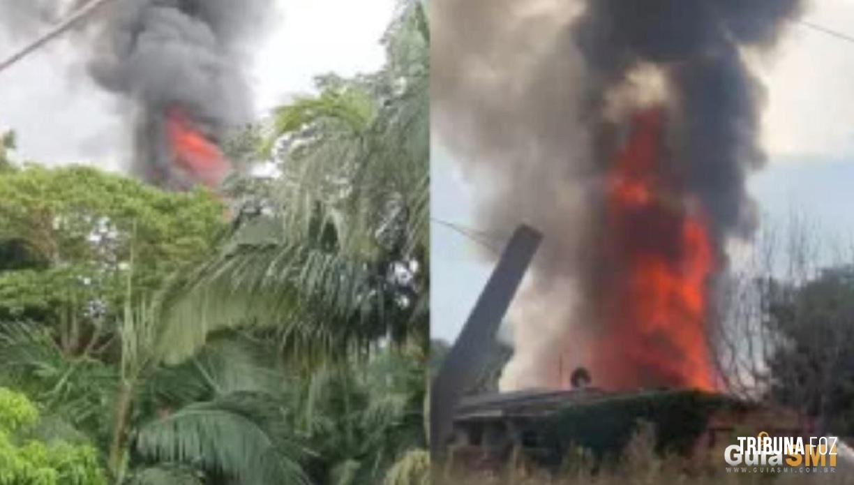 Incêndio destrói casa de madeira no Bairro Ipê em Medianeira
