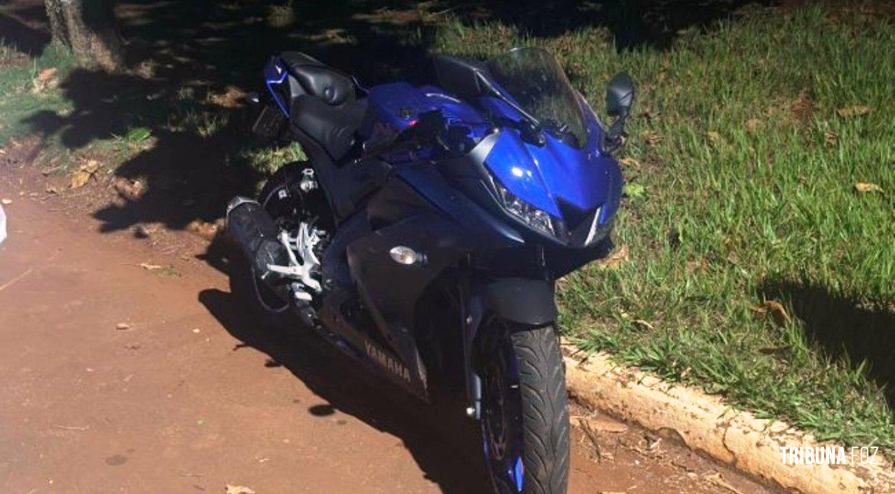 Jovens ficam feridos em acidente entre carro e moto em Santa Helena