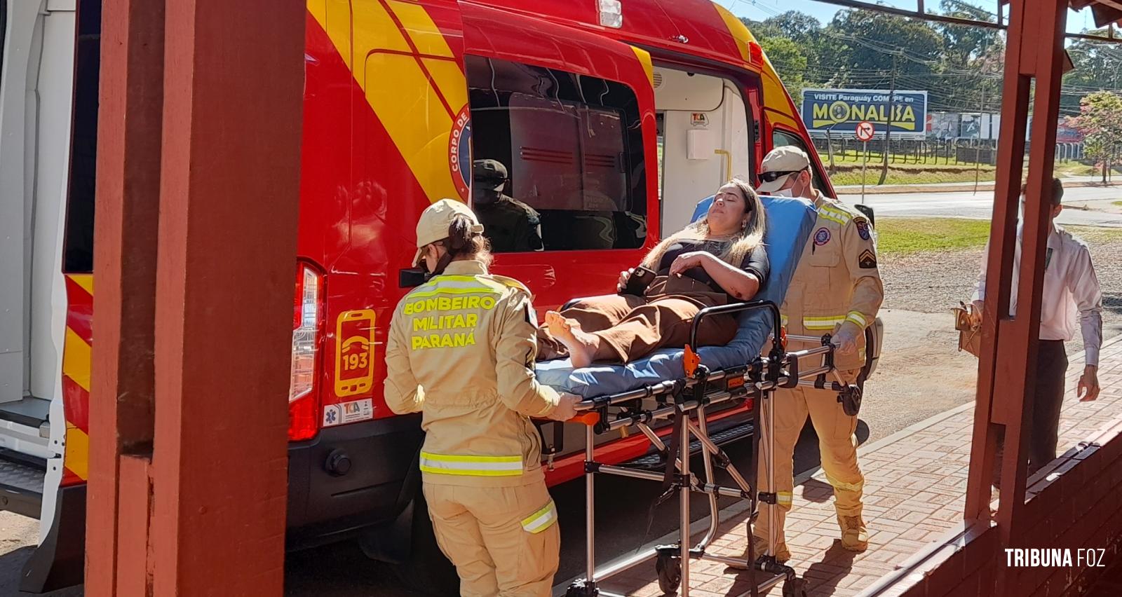 Motociclista cai após ser atingida por pedrada arremessada por morador de rua na Av. das Cataratas