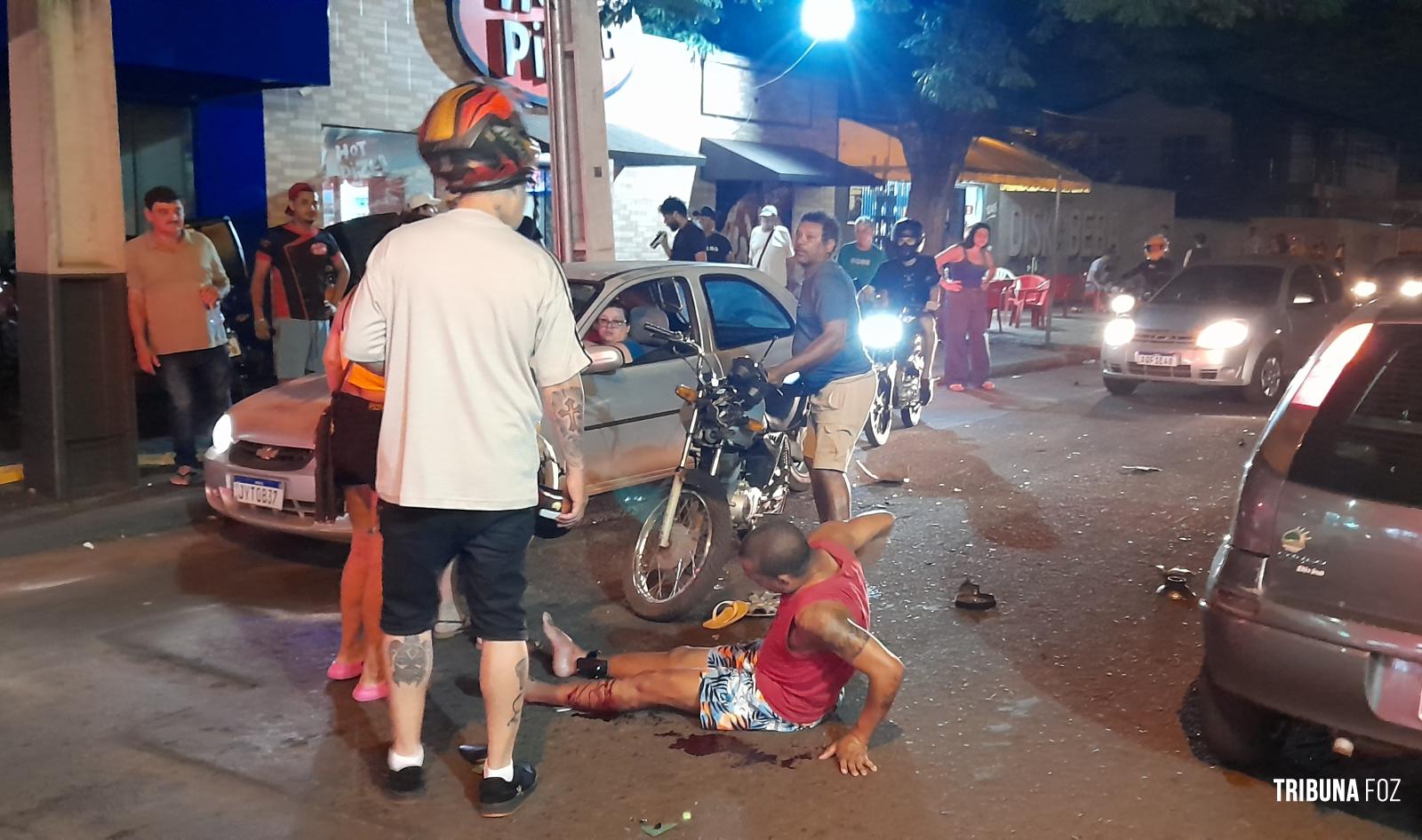 Motociclista colide de frente com um veículo na Rua Golfinhos