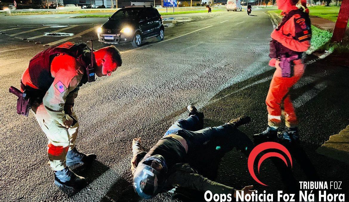 Motociclista fica ferido após colisão na marginal da BR-277