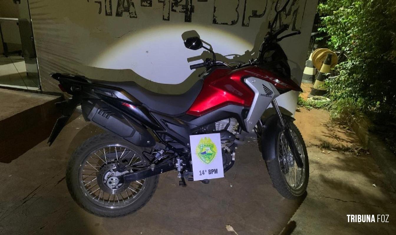 Policia Militar remove motocicleta após infrações de trânsito em Medianeira