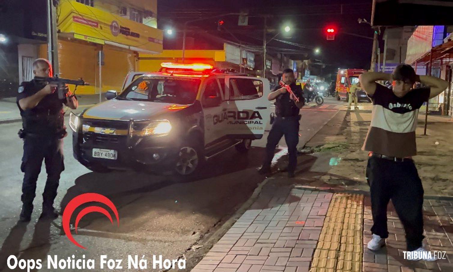 Rapaz quis impor respeito na quebrada e volta “armado até os dentes” no bairro Três Lagoas após acidente, mas com uma pistola de brinquedo