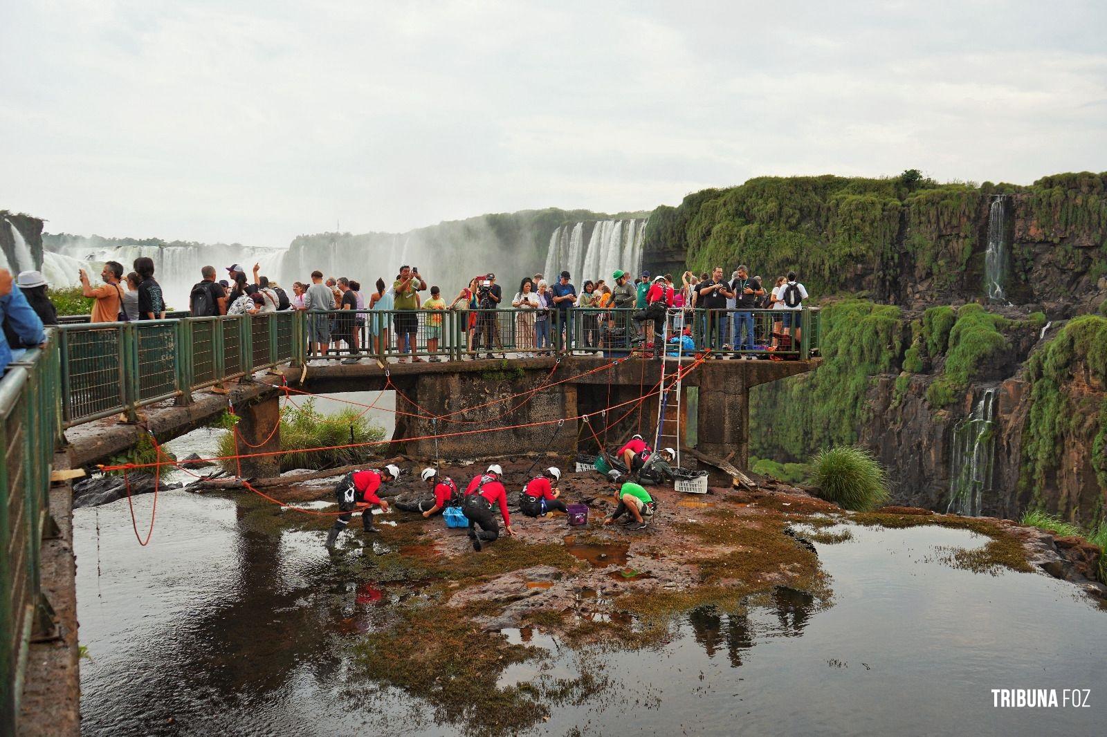 383 Kg de moedas lançadas por visitantes são retiradas das Cataratas do Iguaçu