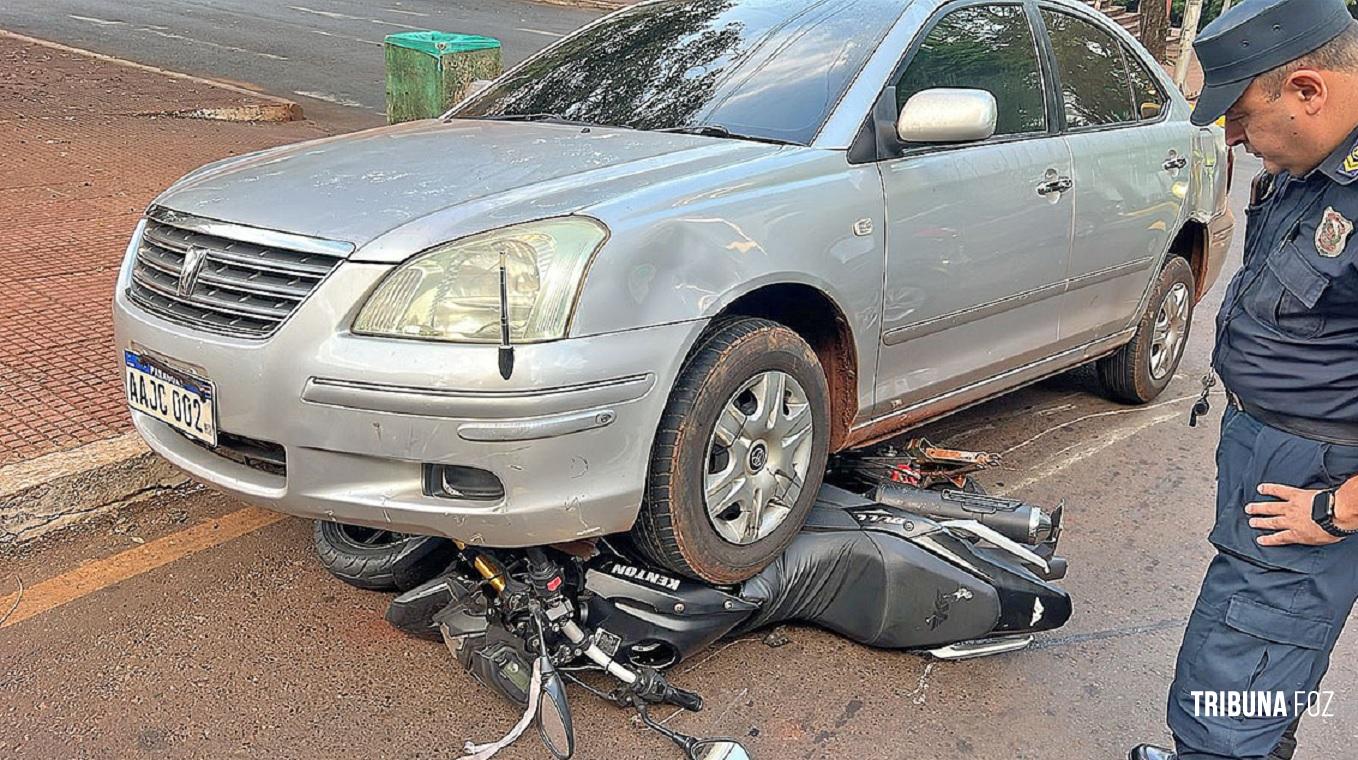 Acidente defronte a Prefeitura de Ciudad Del Este deixa motociclista ferido