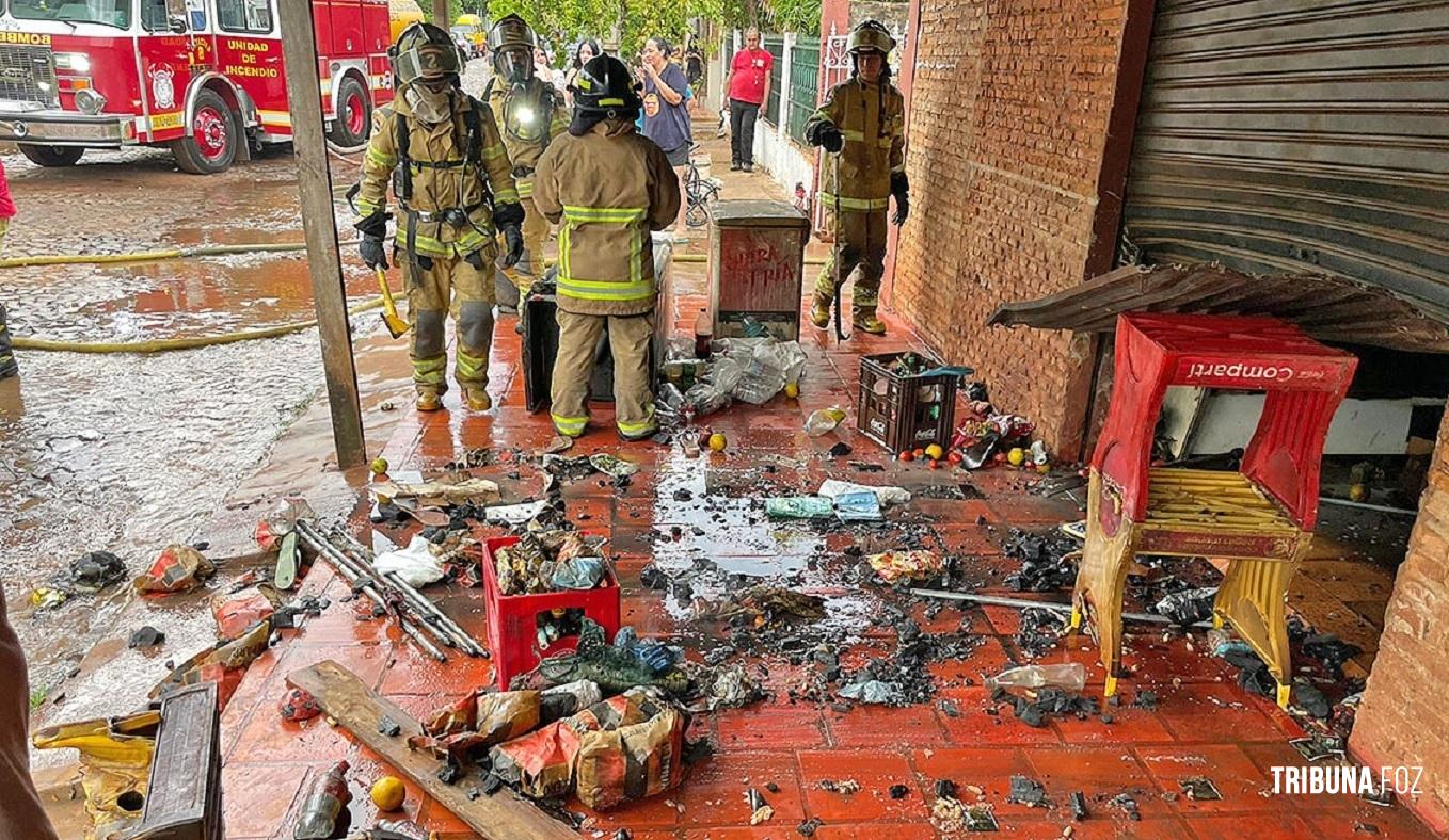 Curto-circuito causa incêndio em mercearia em Ciudad Del Este no Paraguai