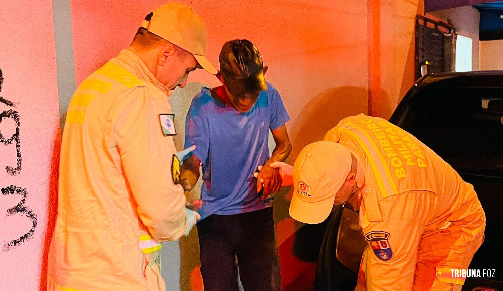 Homem cai após sair de bar e é socorrido pelo SIATE após ficar ferido no Portal da Foz