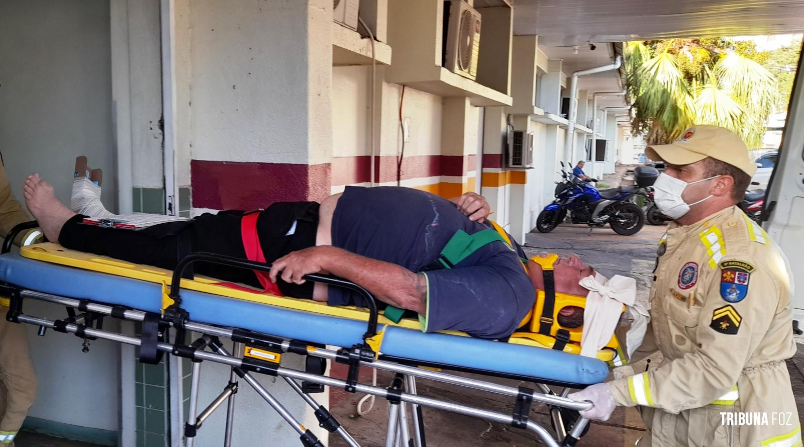 Homem sofre queda de plano elevado na Vila Miranda e é socorrido pelo Siate