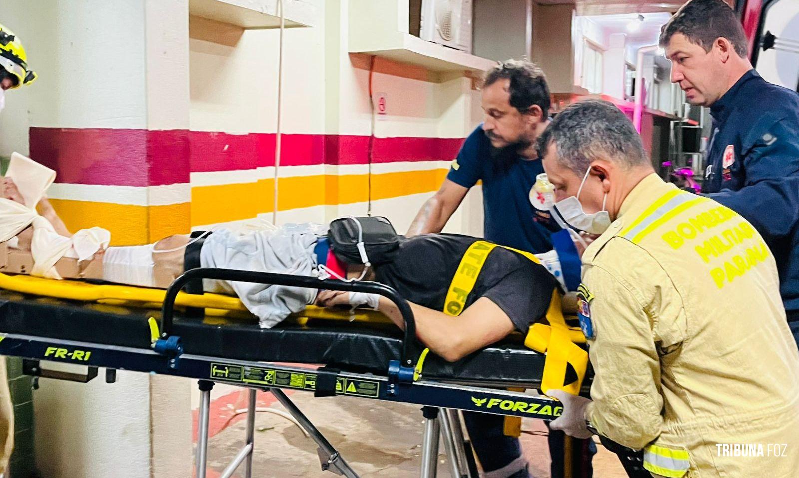 Jovem fica em estado gravíssimo após colisão entre carro e motocicleta no Jardim São Luiz