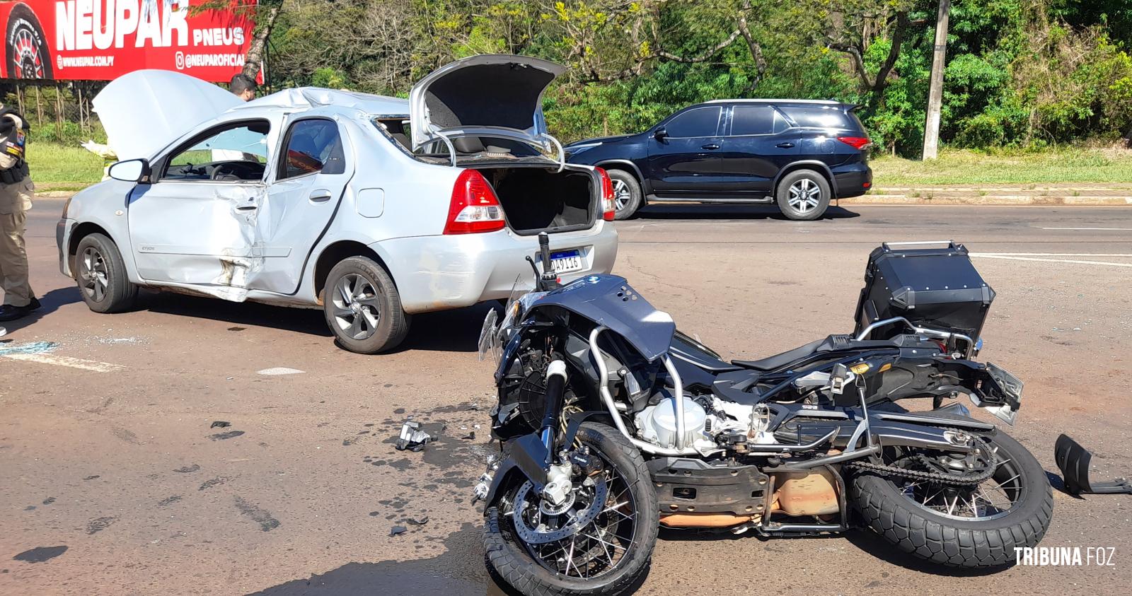 Motociclista é socorrido pelo Siate após colisão na Av. das Cataratas