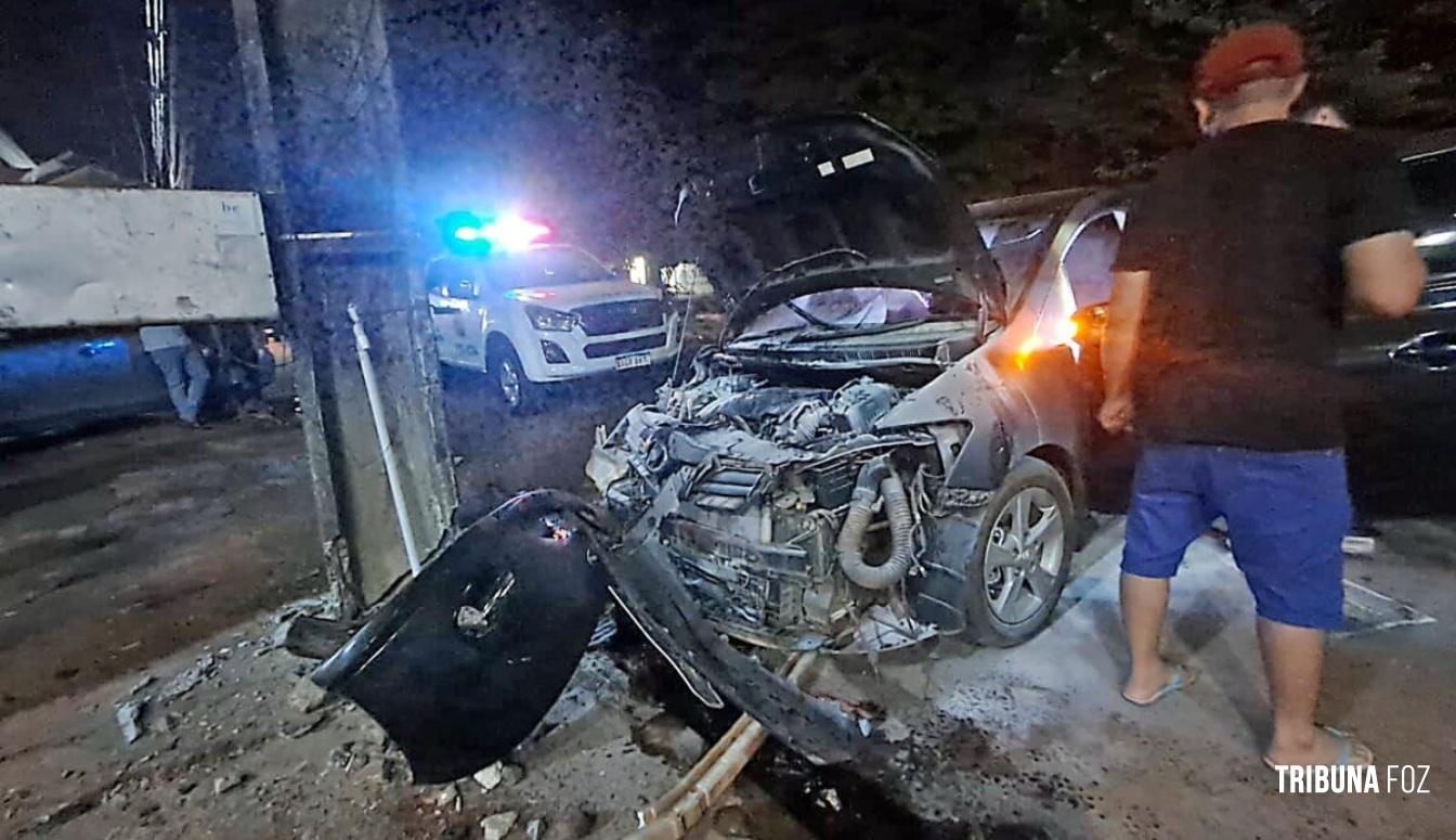 Motorista embriagada causa acidente e acaba batendo em poste de iluminação pública em Ciudad Del Este