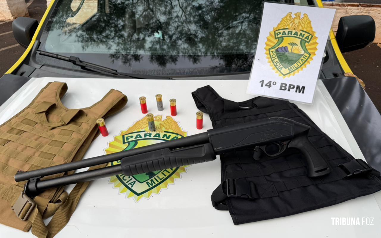 PM apreende espingarda calibre 12 e munições abandonadas na região da Vila Portes