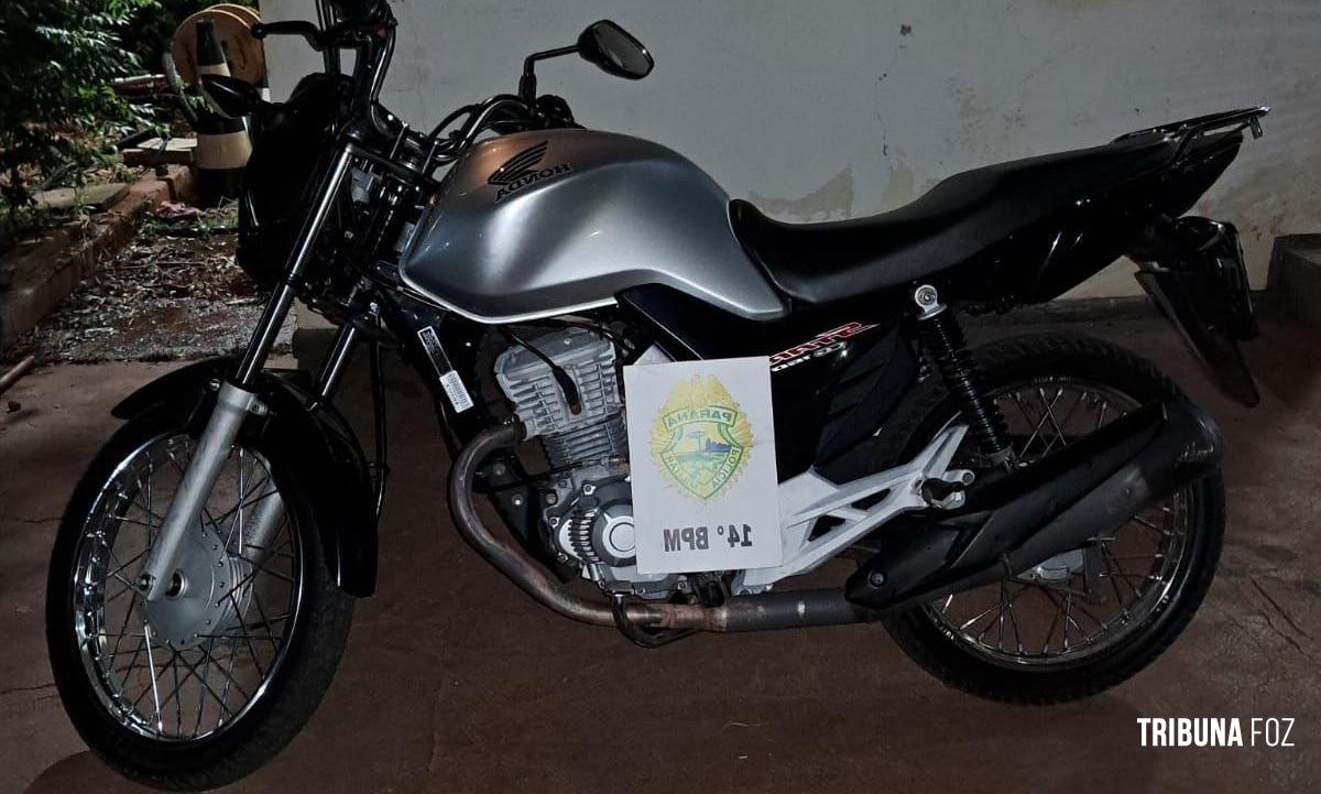 PM apreende motocicleta após manobra perigosa no centro de Medianeira