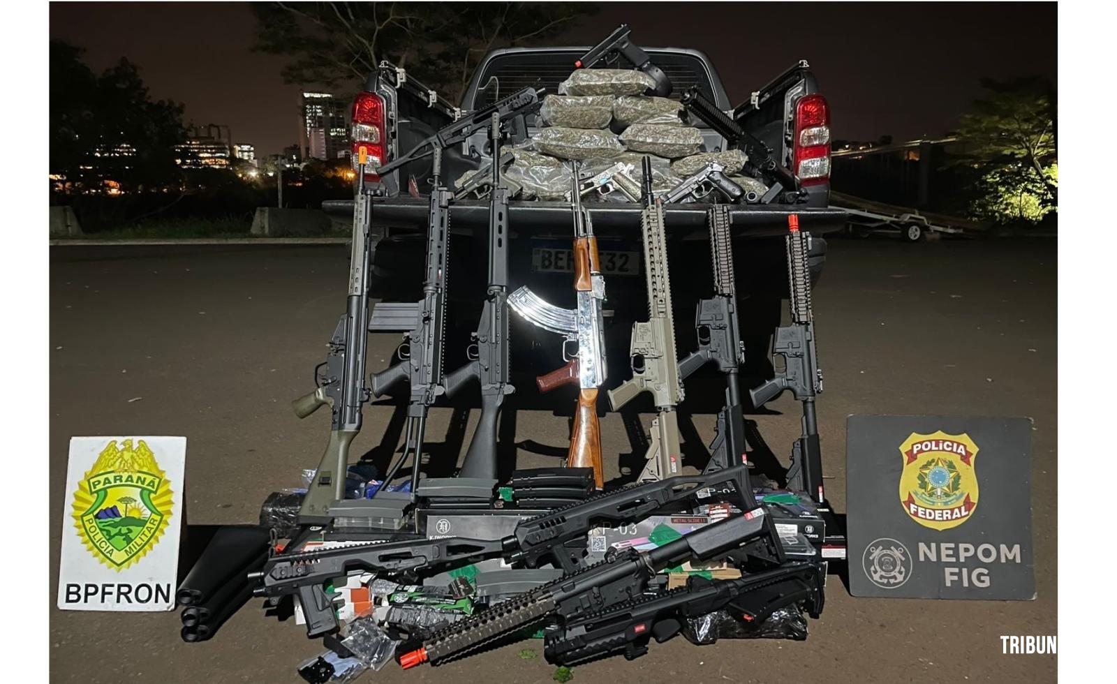 Policia Federal e PM apreendem drogas e simulacros de armas na barranca do Rio Paraná em Foz do Iguaçu