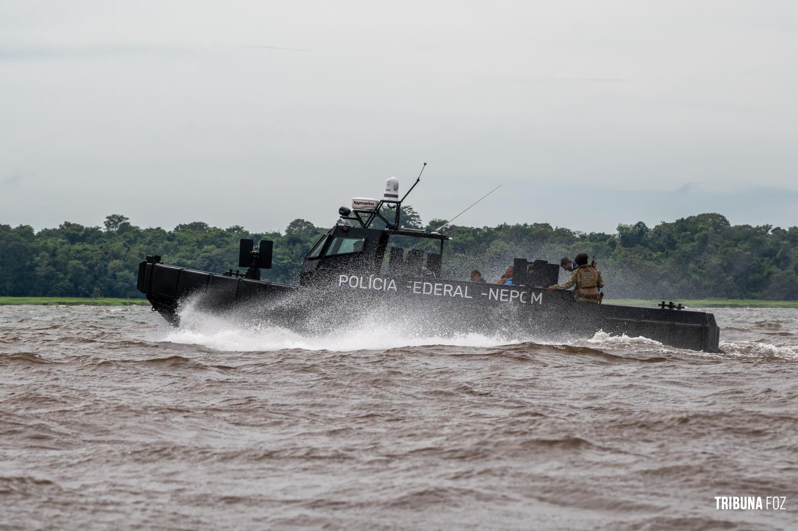 Polícia Federal recebe nova lancha blindada em Foz do Iguaçu