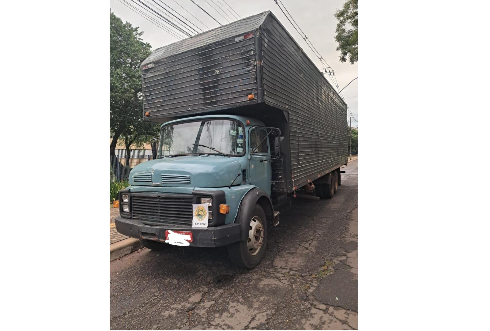 Policia Militar recupera caminhão com alerta de furto no bairro Três Lagoas, em Foz do Iguaçu