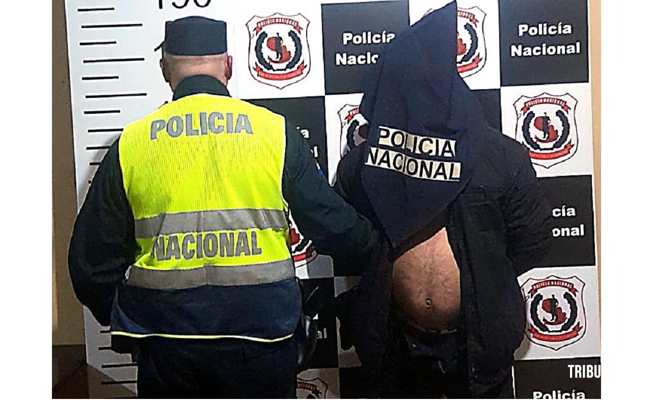 Homem é preso após jogar cerveja em policial em posto de gasolina em Ciudad Del Este