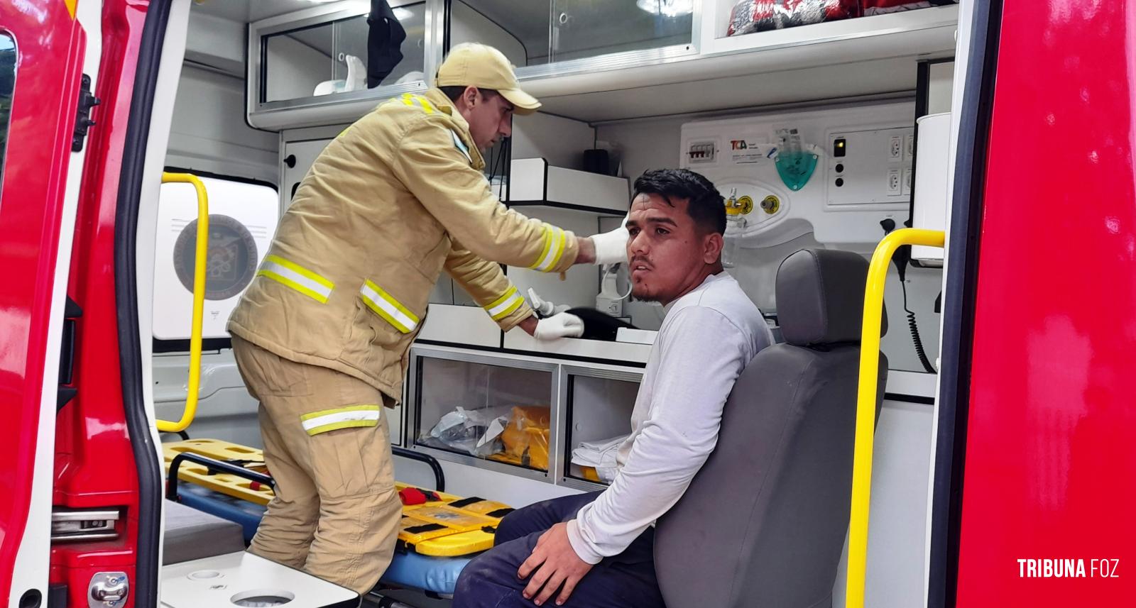 Motociclista é socorrido pelo Siate após colisão no Porto Meira 