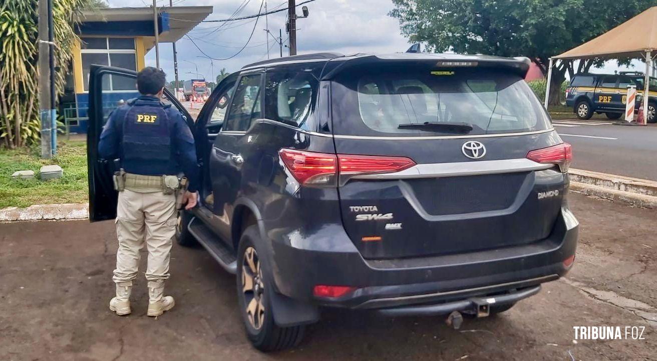 PRF prende condutor com caminhonete com queixa de furto/roubo em Foz do Iguaçu