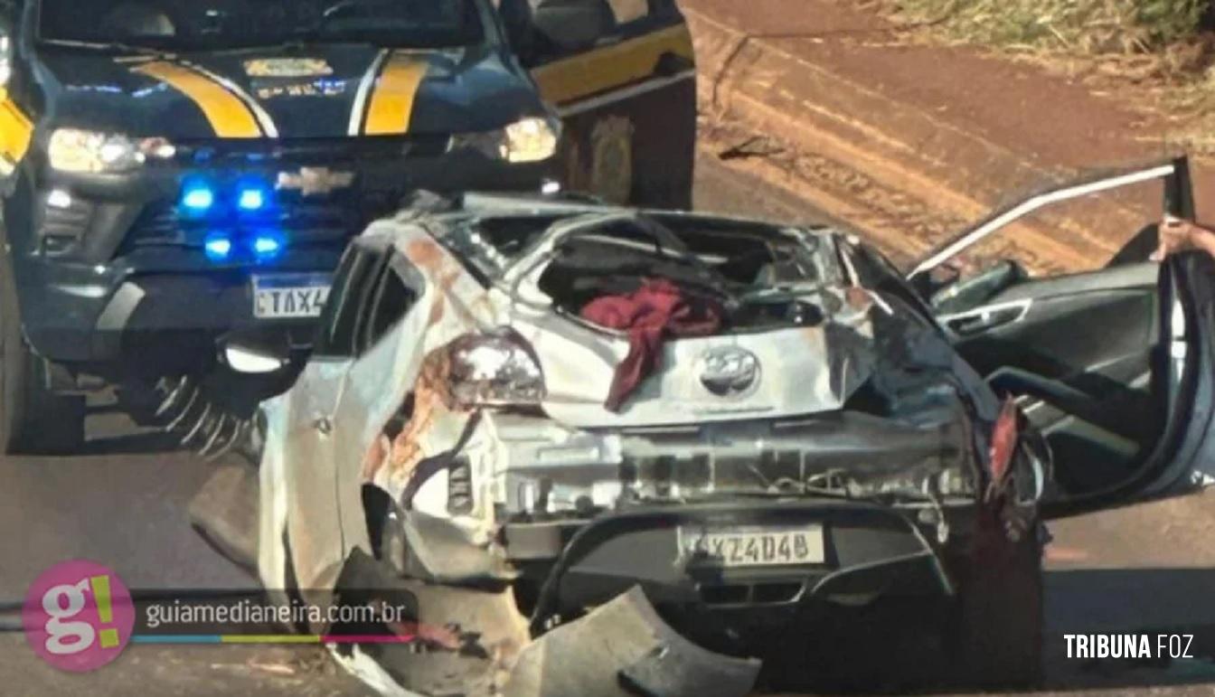 Veículo foge de fiscalização da PRF, arremessa droga pela janela e capota no viaduto na BR 277 em Medianeira