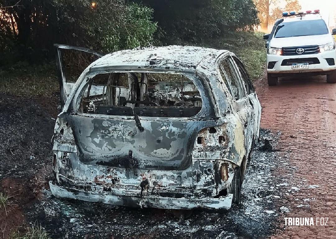 Veículo usado em roubo de transportadora é encontrado incendiado no Paraguai