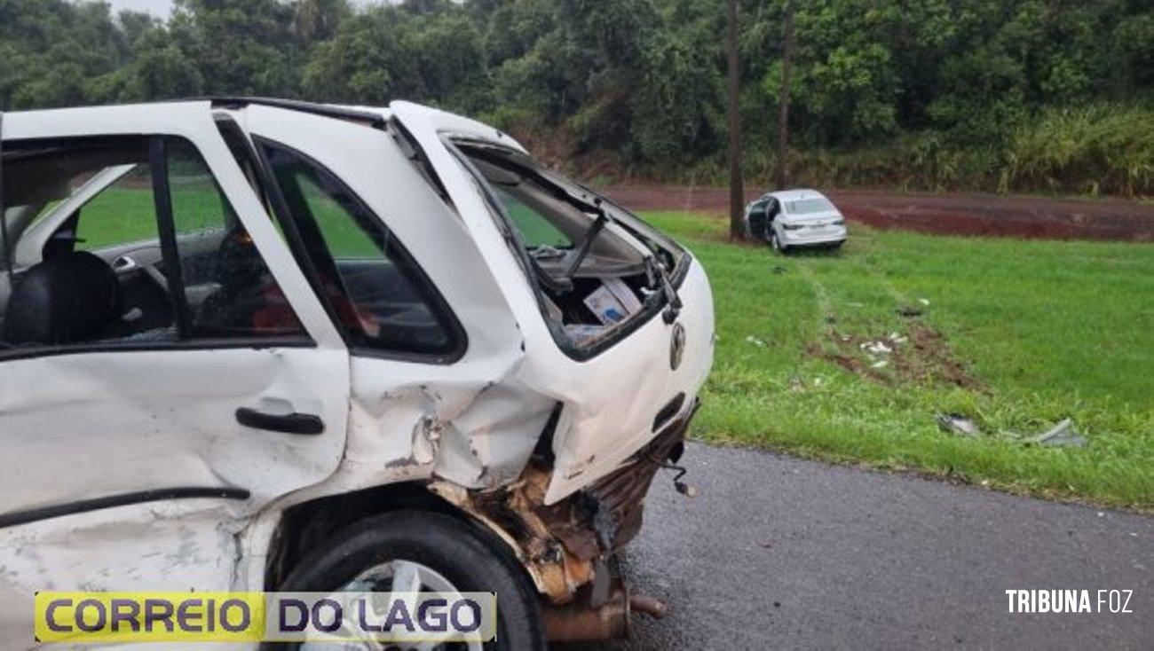 Carro carregado com contrabando de cigarros se envolve em forte colisão na BR-277 em Santa Tereza do Oeste