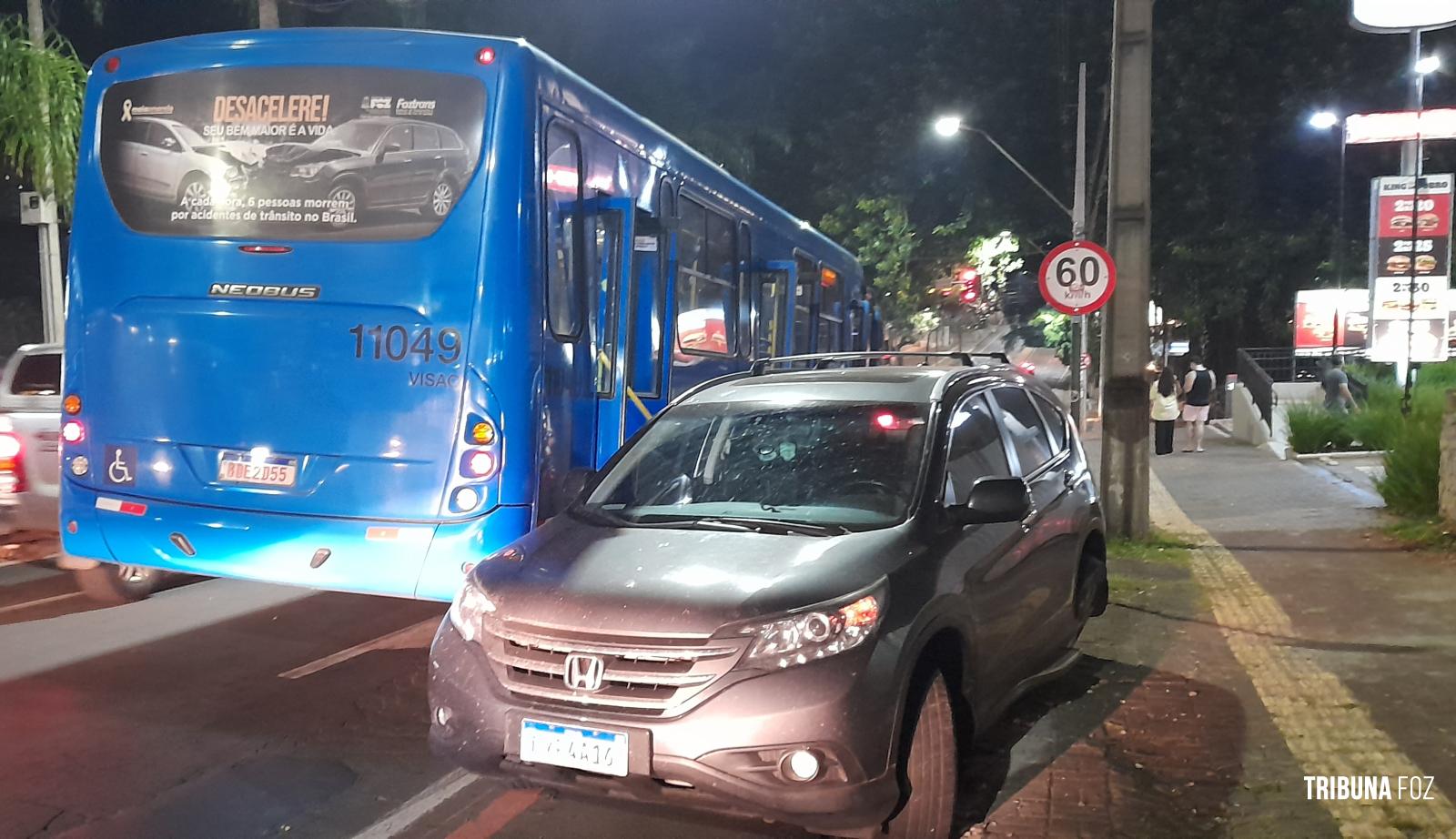 Condutor passa mal e provoca acidente no centro de Foz do Iguaçu