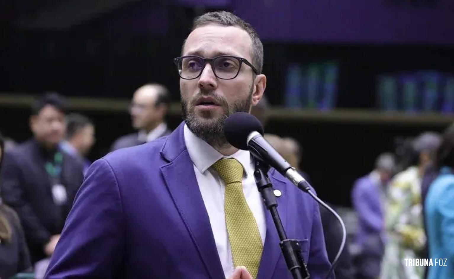 Filipe Barros usou mandato para pressionar órgãos que contrariavam interesses de Daniel Vorcaro