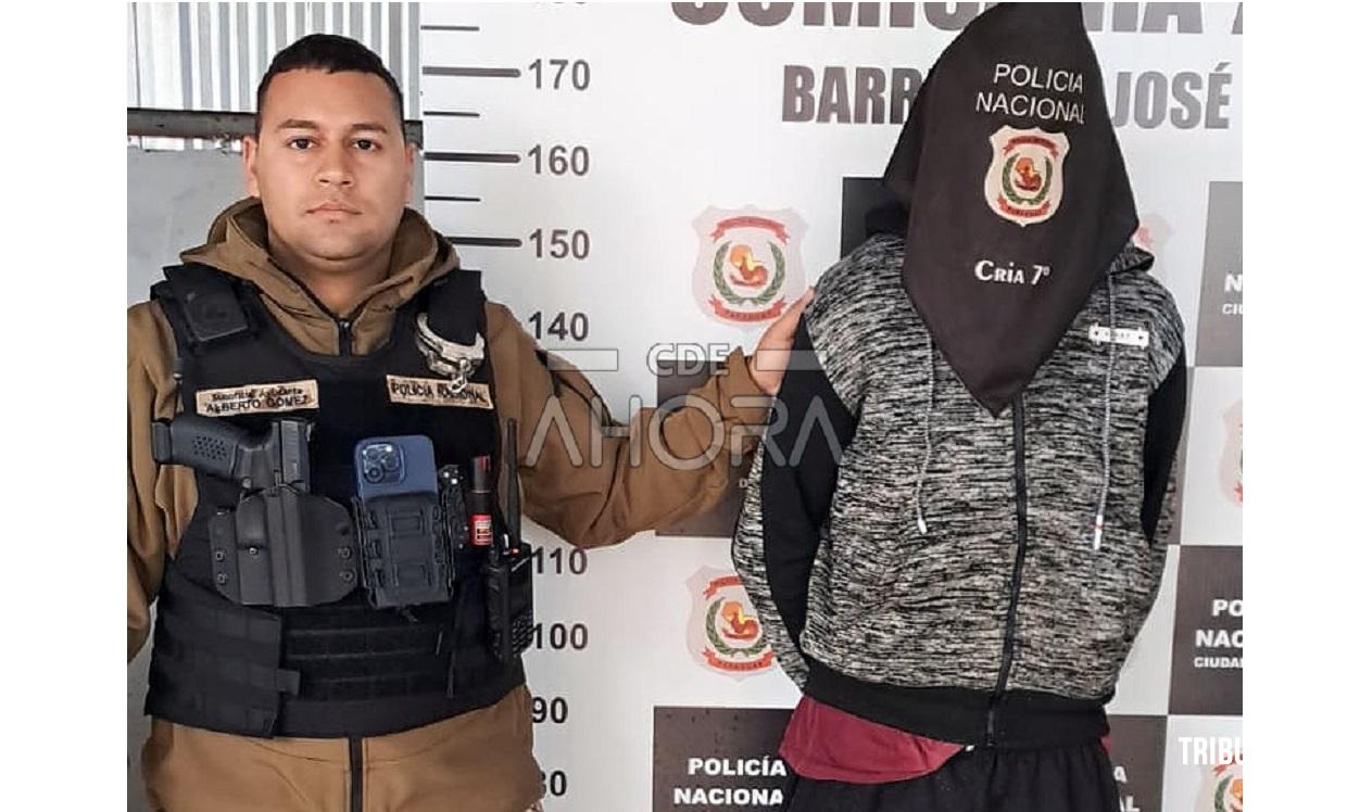 Funcionários de supermercado imobilizam jovem que tentava furtar costela escondido na jaqueta
