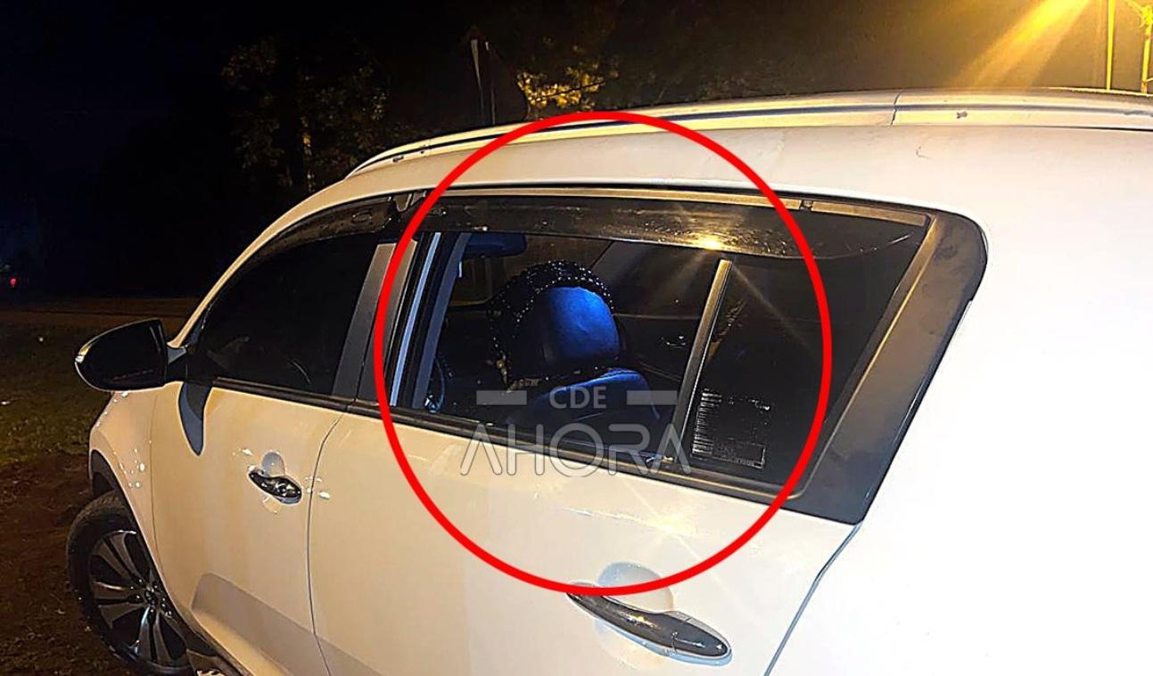 Ladrões quebram janela de caminhonete e roubam dinheiro durante a missa