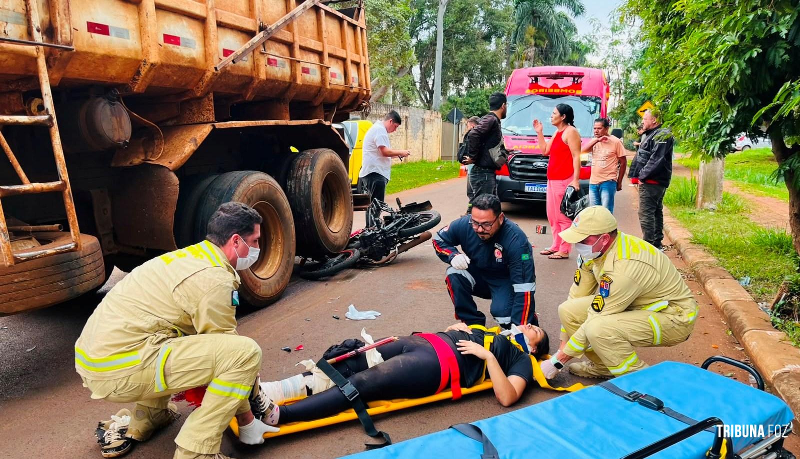 Mulher fica em estado gravíssimo após ter o pé esmagado por caminhão em acidente no Jardim Canadá