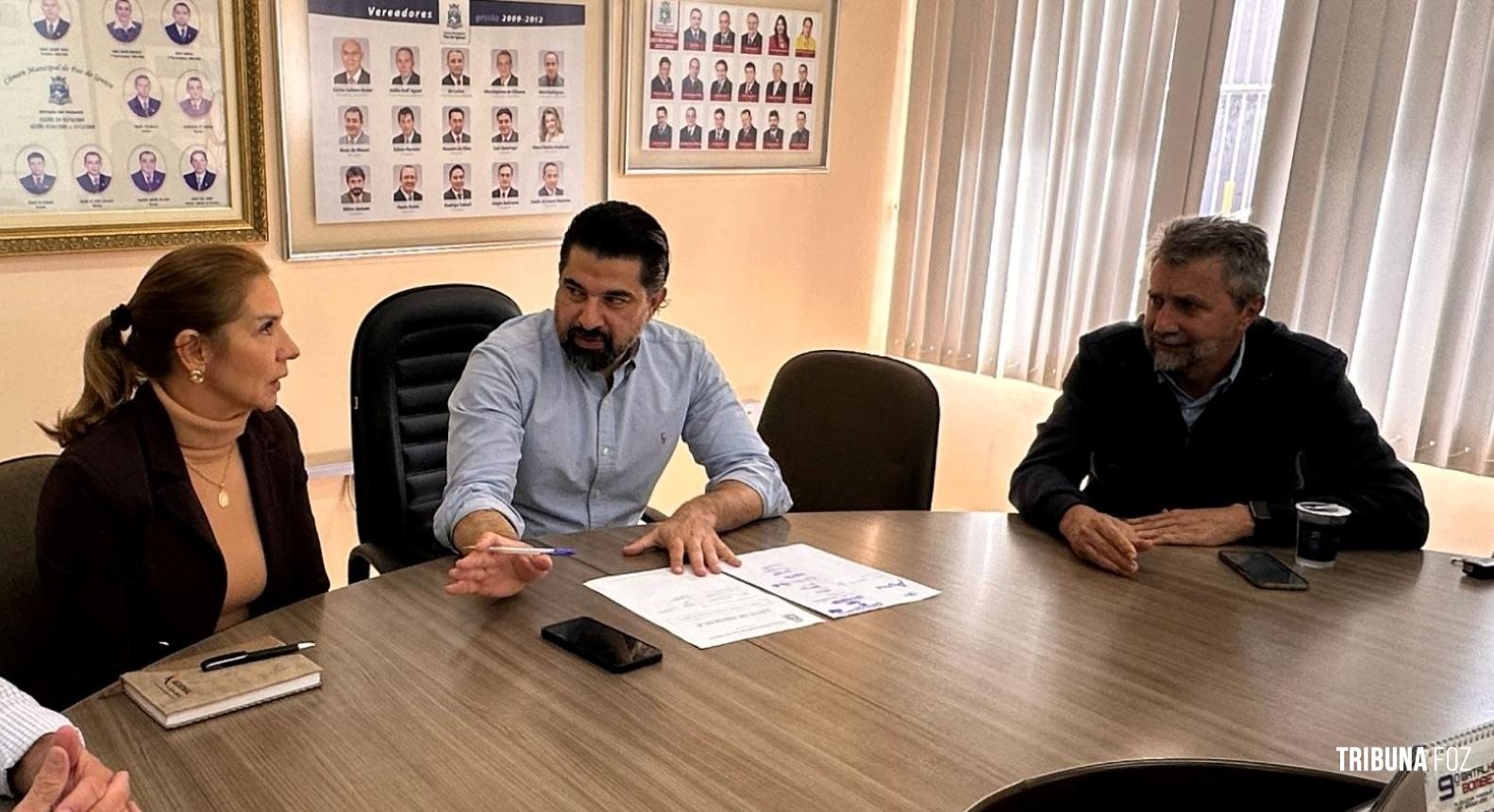 O PROFESSOR DO FRACASSO: Adnan El Sayed convoca especialista em não federalizar Hospital Municipal