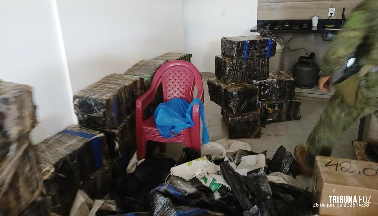 PF e PM apreendem 2.240,5 Kg de maconha em depósito clandestino em Foz do Iguaçu
