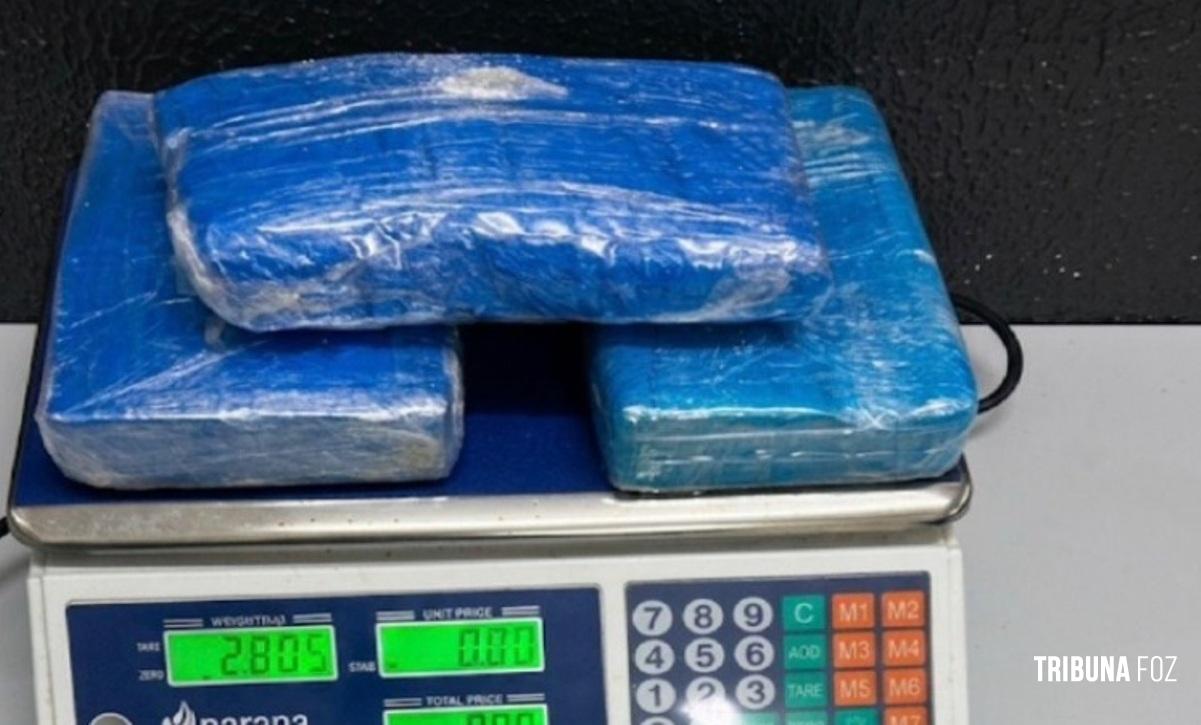 PM apreende 2,8 Kg de cocaína em ônibus interestadual em Foz do Iguaçu