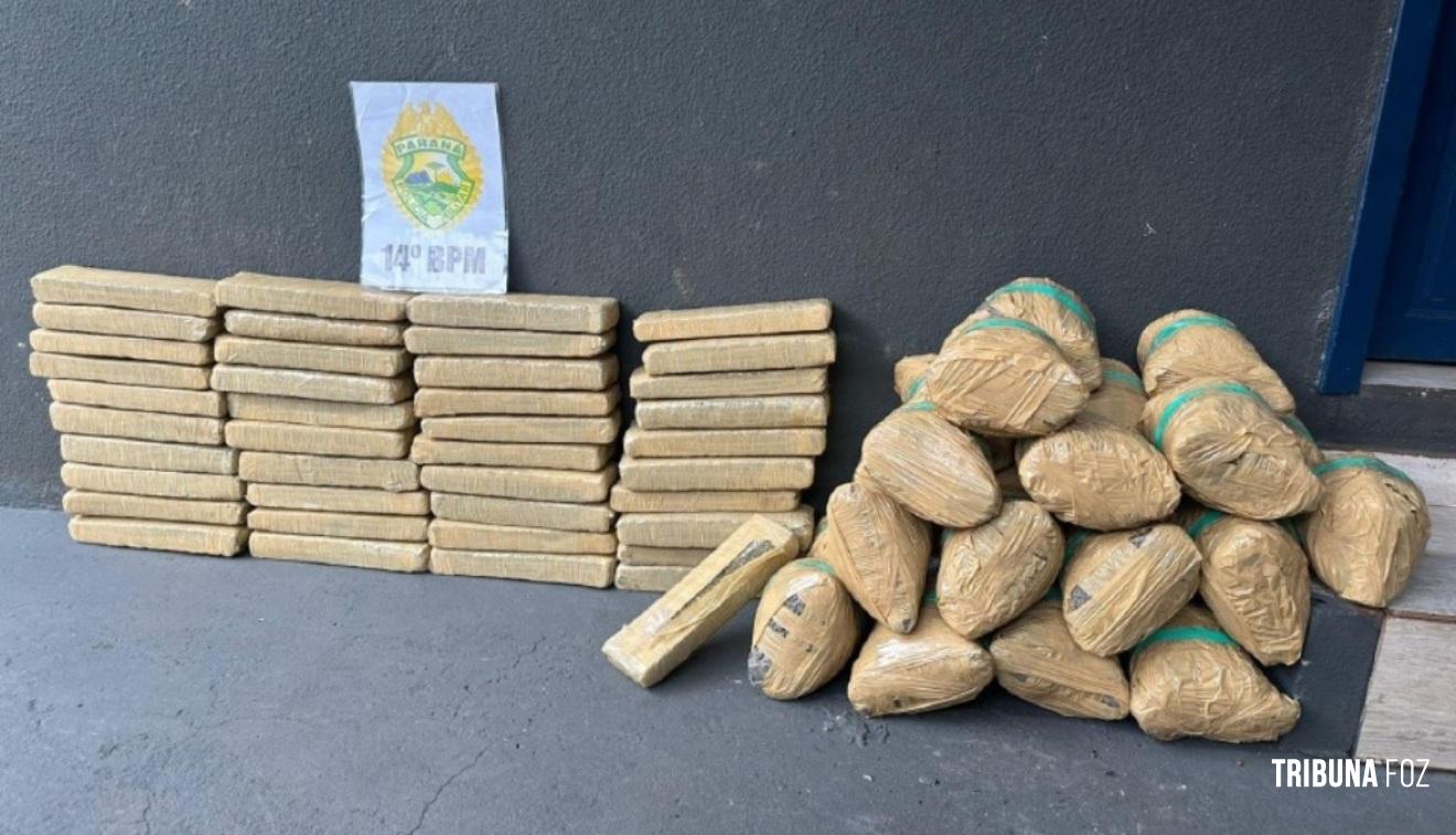 PM apreende mais de 55,2 Kg de maconha prensada e capulho no Jardim América em Foz do Iguaçu