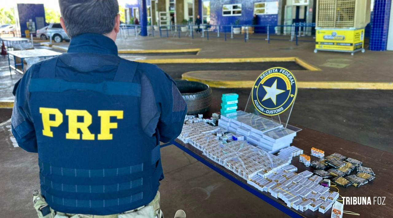 PRF apreende mercadorias contrabandeadas ocultas em micro-ônibus paraguaio na BR-277 em Foz do Iguaçu