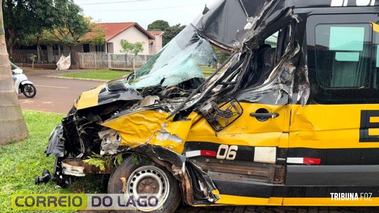 Acidente envolvendo van escolar deixa idoso ferido e mobiliza SAMU em Santa Helena