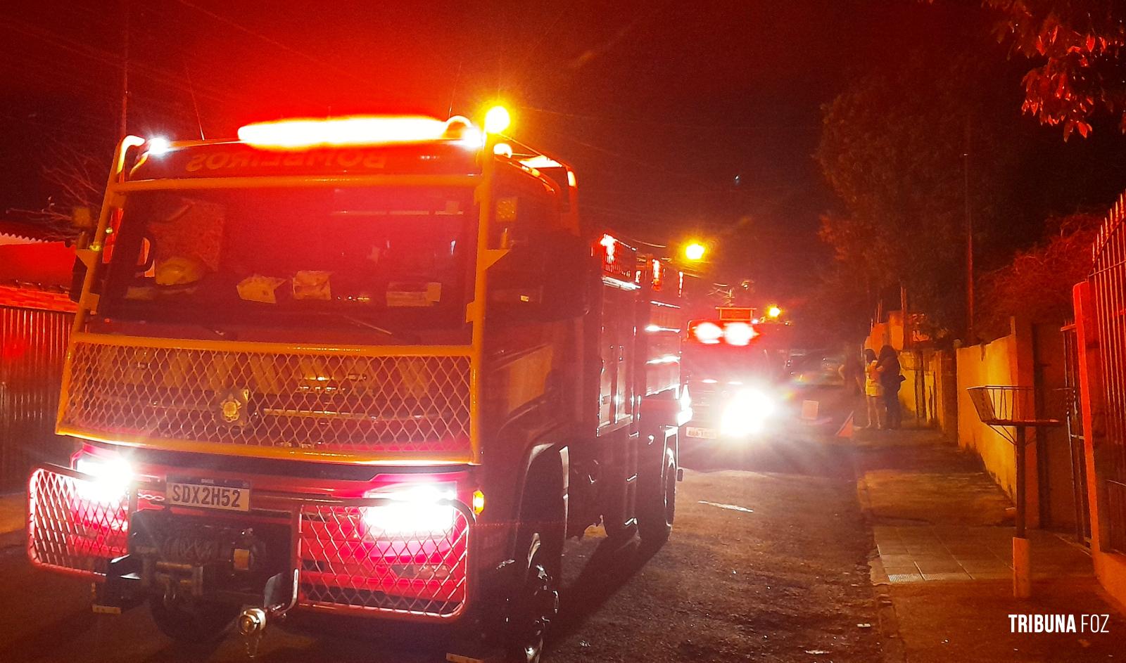 Bombeiros são mobilizados após incêndio em churrasqueira na Vila Adriana II
