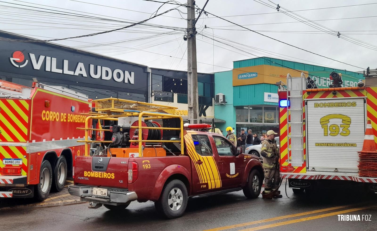 Bombeiros são mobilizados após incêndio na cozinha de estabelecimento tipo Fast Casual na Av. Morenitas