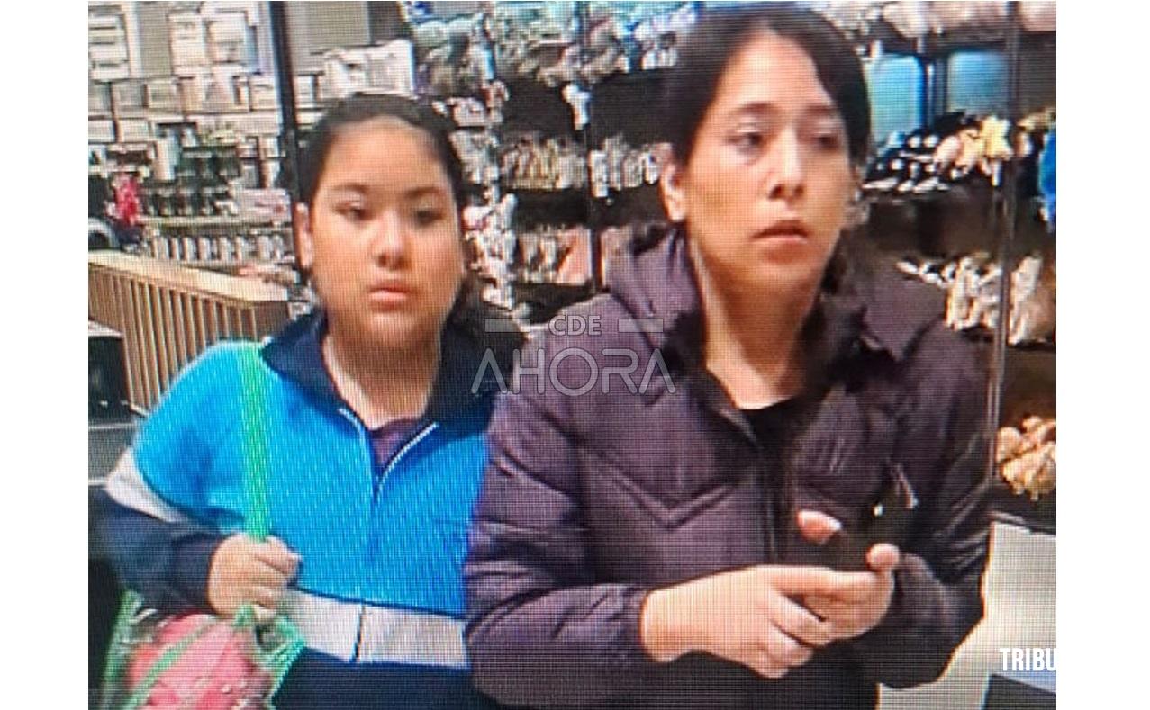 Câmeras de segurança de shopping flagraram duas mulheres furtando pertences de carrinhos de compras em Ciudad Del Este