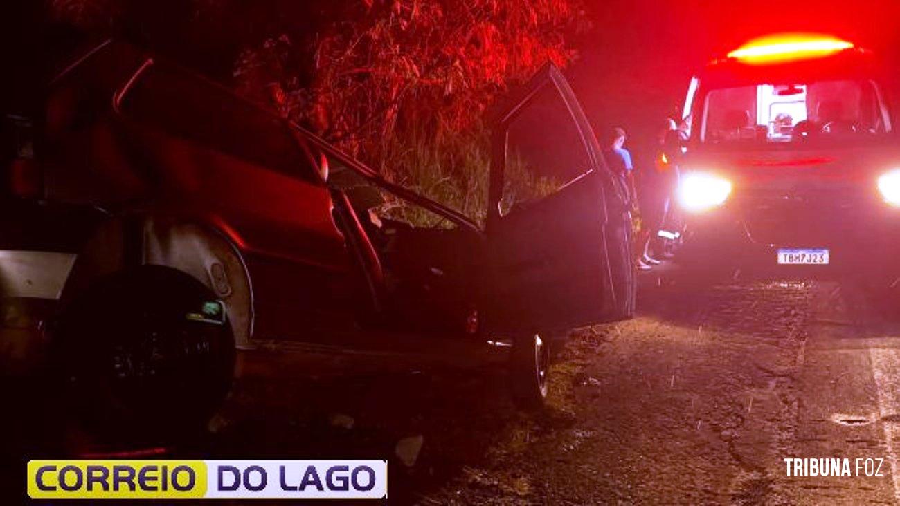Carro fica destruído após capotamento em Santa Helena